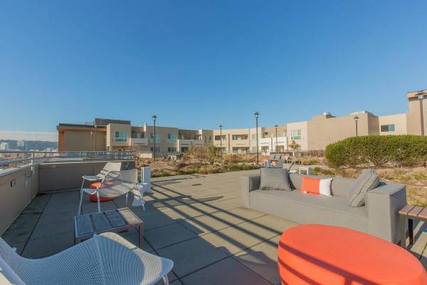$1,532 / 1hab - 576ft2 - Terraza en la Azotea Exterior de Lujo, Armarios Walk-In Esenciales, Fogatas (Portland)64039058800257120