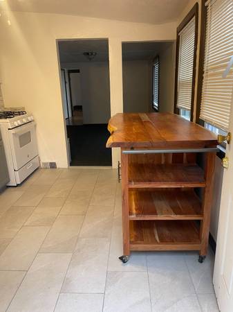 $1,850 / 1br - 1B1B Downtown Woburn - Available Now - Heat/HW Included! (Woburn, MA)63856337814403122