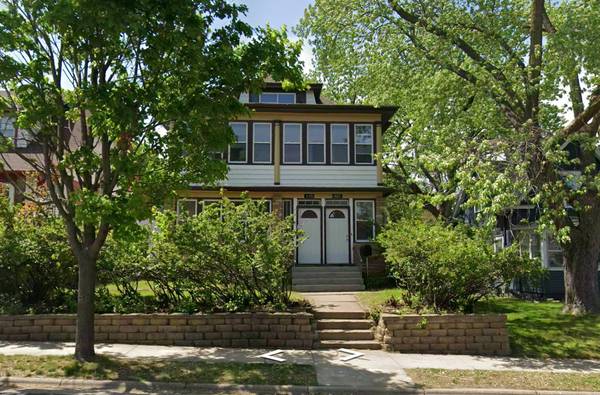 St. Paul- Duplex upper Unit. Large space. Close to High Bridge. 1