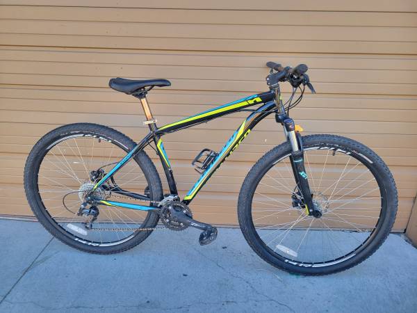 Specialized Hardrock 29er Hardtail MTB 1