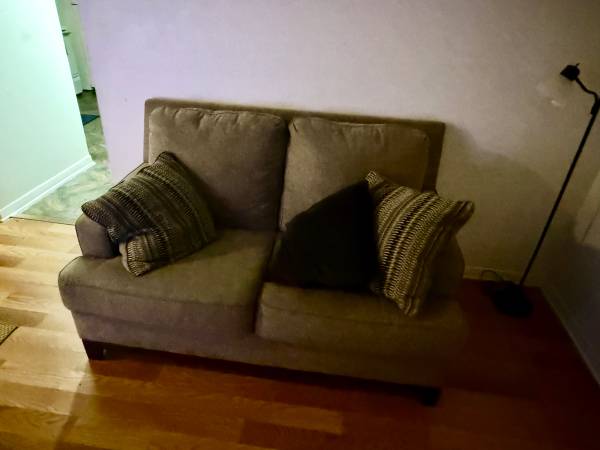 Who needs a free couch 1