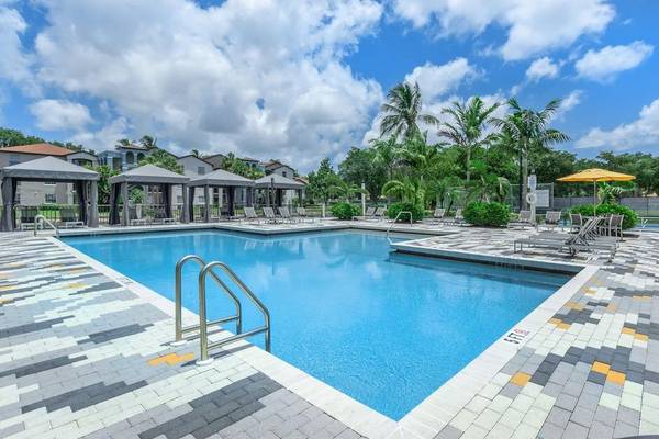 Chic Interiors, Resort Pool & Outdoor Social Areas 🌅 1