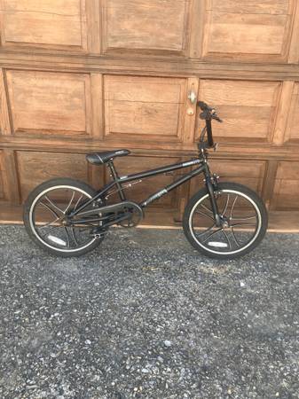 Mongoose mode270 20”BMX 1
