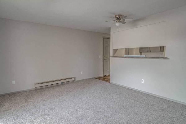 $1,175 / 1br - 580ft2 - Laundry Facility, AC Wall Units, Pool, Baseboard Heaters (boise)63794993225857120