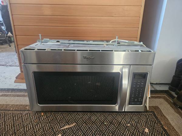 Microwave with vwnt 1