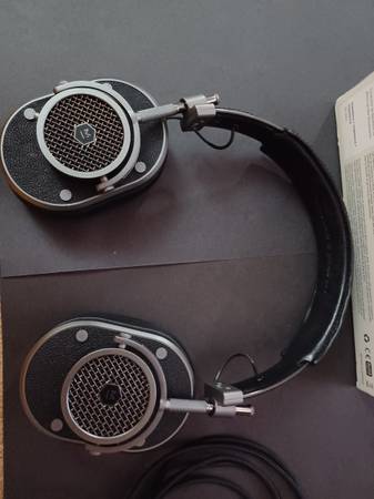 HEADPHONES - MASTER & DYNAMIC 1