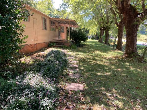 $1300.00 / 2br - 1006ft2 - Two Bedroom Home63620850520321123