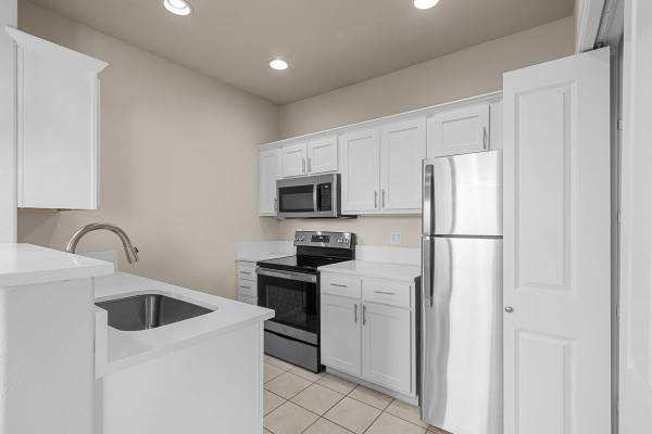$1,639 / 1br - 887ft2 - Sophisticated 1 BR, Gas Fireplace & State-of-the-Art Gym (Kennewick)64026290587906121