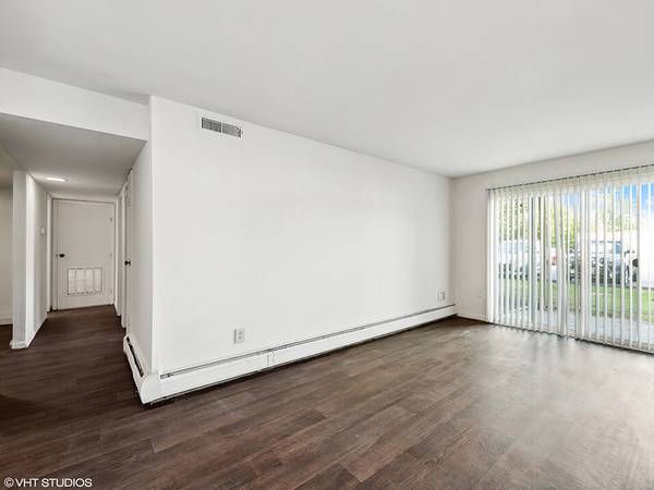 2B/1B, Central Air, Private Balcony 1