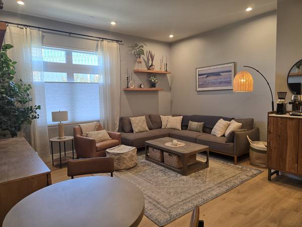 $3,600 / 2br - 10/1!Modern BLDG 2BD!Sullivan/Assembly SQ!2 Garage Parking!Pets NEG! (Sullivan Sq/Assembly Square)63856338460803123