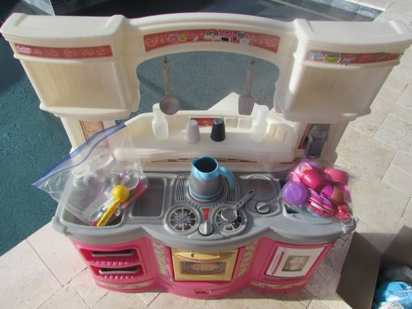 Step 2 Country Cottage Play Kitchen with Accessories 1