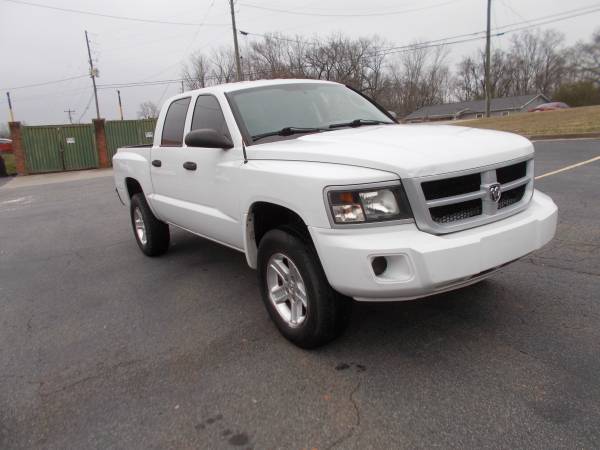 2011 DODGE DAKOTA SLT 1