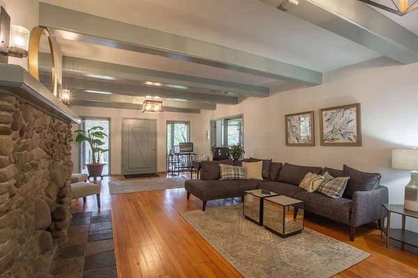 $1,555 / 1br - 804ft2 - Window Coverings, Balconies/ Patios/ Decks, Extra Storage (12200 SE McLoughlin Blvd, Milwaukie, OR)63615695882243122