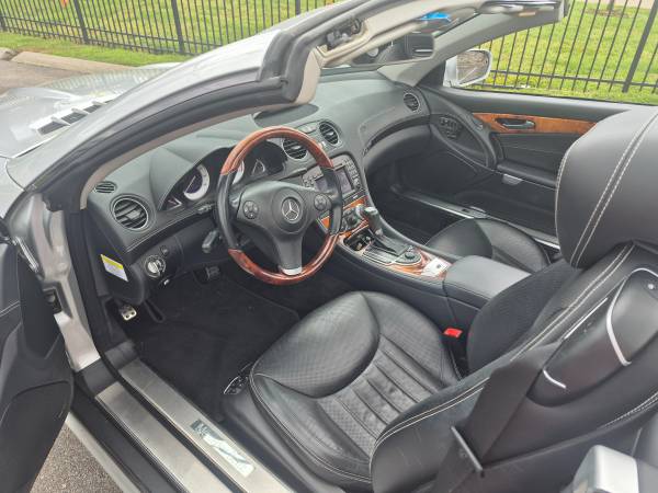 Always garage kept 2009 Mercedes-Benz SL550 - $14,500 (Greenhills)63621600748033124