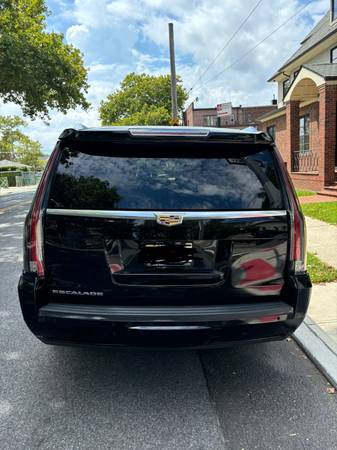 2020 Cadillac Escalade Luxury 4WD - $23,500 (Brooklyn)63654722159105121