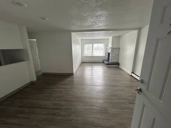 $1,390 / 2br - 900ft2 - 2B/D, Off Street Parking, Refrigerator (303 E 15th Ave, Anchorage, AK)63991793534978120