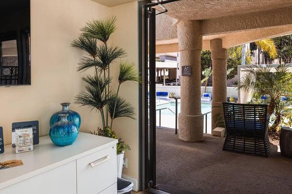 $3,885 / 2br - 1062ft2 - Barbacoa comunitaria al aire libre, patio o balcón: desde el dormitorio, sala de juegos (UTC La Jolla)63841346264193122