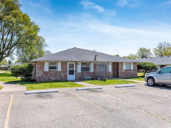 $699 / 1br - 532ft2 - 1bd 1ba, Spacious Closets, Additional Storage (3225 E Goldenrod Ave, Terre Haute, IN)63675863534083123
