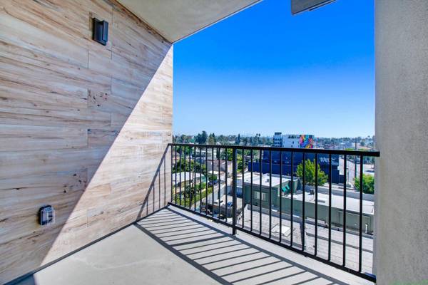 $2,150 / 449ft2 - Pisos con Estilo de Madera * Balcón/Patio * Estudio Nuevo en West Adams (West Adams)63953220980227122