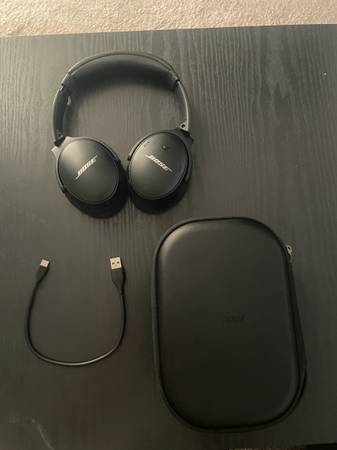 Bose wireless Bluetooth headphones 1