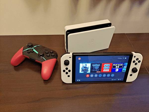 Nintendo Switch Oled for sale comes with everything including box 1
