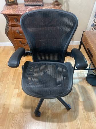 $2000 Herman Miller Aeron Chair 1
