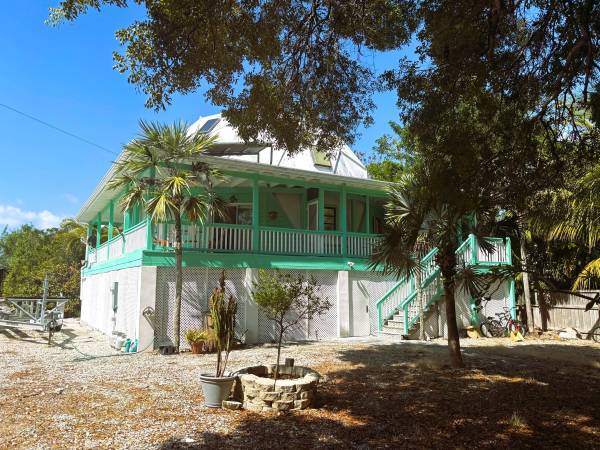 Amazing Tropical Seaside Dome Home 1