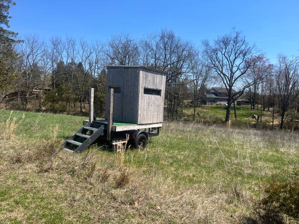 DEER STAND/BLIND 1