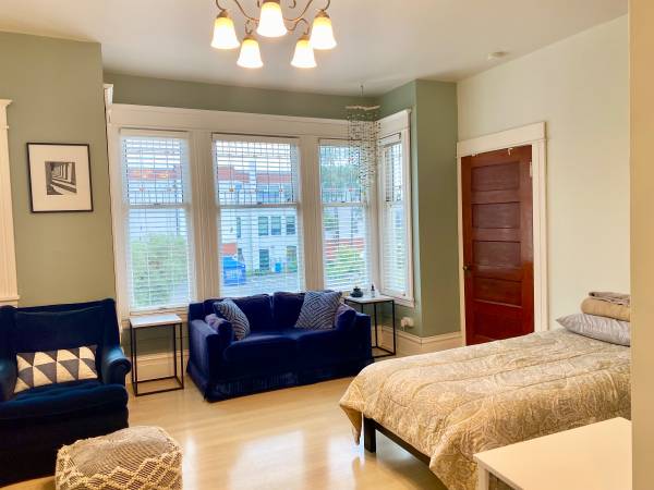 $1,175 / 3000ft2 - Fully furnished Master Bedroom - 5 min walk to UCSF - OCTOBER only (inner sunset / UCSF)63682888530049121