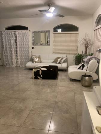 $900 / 2br - Room Available in North Phoenix (North Phoenix)64024988335747120