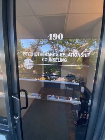 $325 / 200ft2 - Full Time or Part Time Therapy office (Solana Beach)63865592657921122