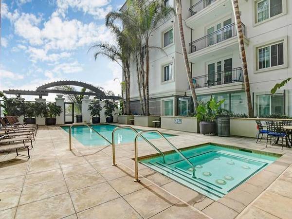$2,668 / 1br - 707ft2 - Effortless Commute! 1 BR/1 BA near San Diego Trolley Station (Mission Valley)63663904613379121