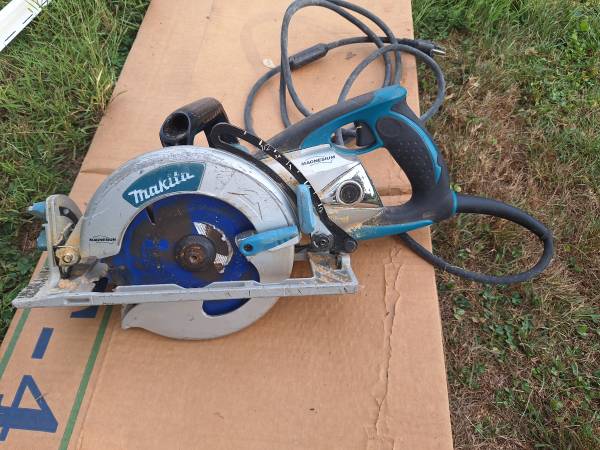 Makita 7 1/4" Wormdrive Saw 1