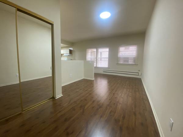 $1,995 Extra Large Studio ~ Move in Special (Koreatown)63774528295809121