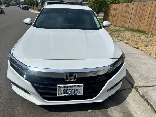 2018 Honda Accord LX sedán de cuatro puertas automático 125 mil millas funciona y maneja ex - $12,000 (Puyallup)63654706853889121
