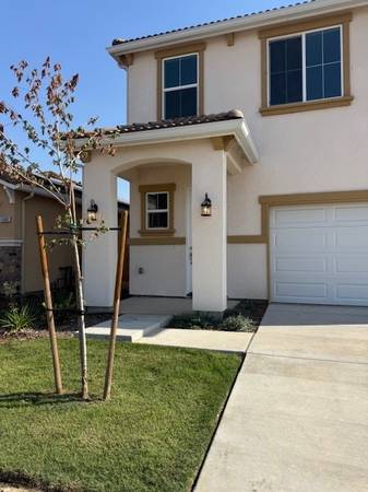 $2,200 / 3br - 1620ft2 - 3 Bedroom Home in DINUBA! (Avenue 12 & Highway 45)63809687791105120