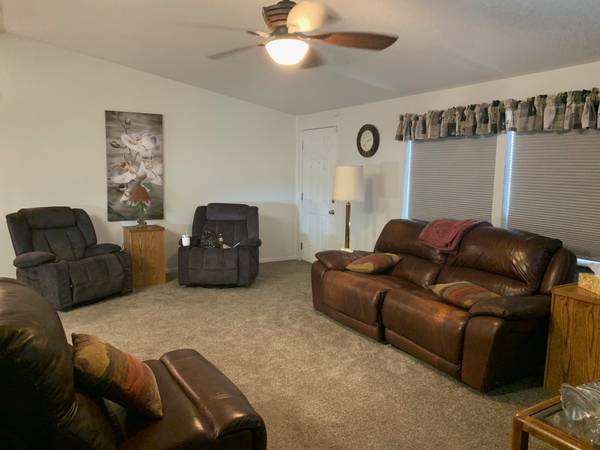 $334,900 / 3br - 1405ft2 - FURNISHED~~NO HOA~LARGE LOT~MOUNTAIN VIEWS~A MUST SEE!! (APACHE JUNCTION)64151014921602123