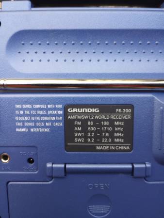 Grundig FR200 Radio AM/FM/SW1/SW2 Battery Hand Crank Flashlight