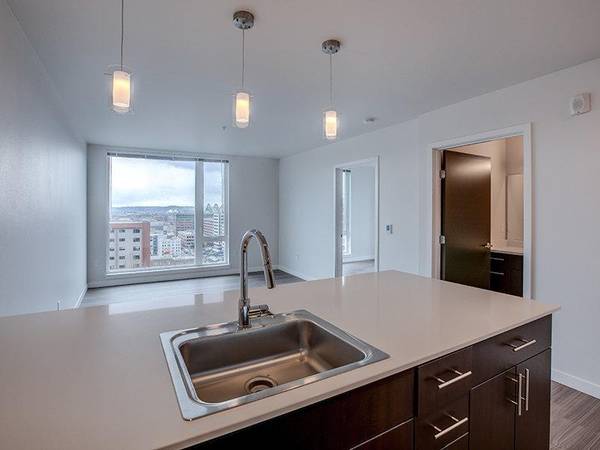 $1,395 / 1br - 514ft2 - Modern Finishes, Washer and Dryer Hook-Ups, Hard Surface Counters (Downtown Seattle)64031311931138124
