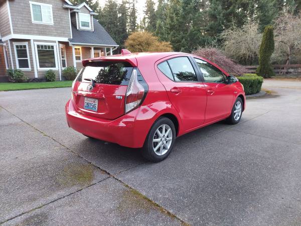 2016 Toyota Prius C Híbrido - $12,100 (Renton)63617418653699123