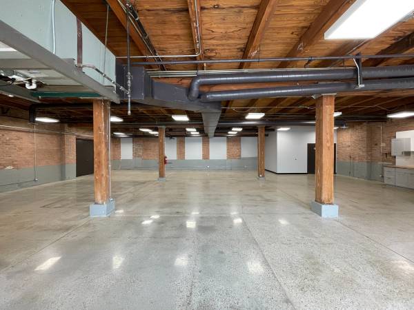 $6,100 / 2950ft2 - Urban Farm, Flex Space available  NO PROPERTY TAXES, NO CAM'S ! 120 (Goose Island, Chicago)64201221630466124