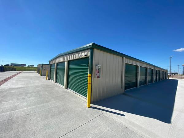 $80 New Self Storage Available (111 S Derby Lane)64052201314689121