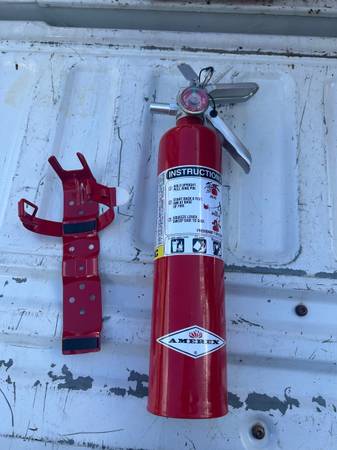 2.5lb fire extinguisher, ABC with wall bracket 1