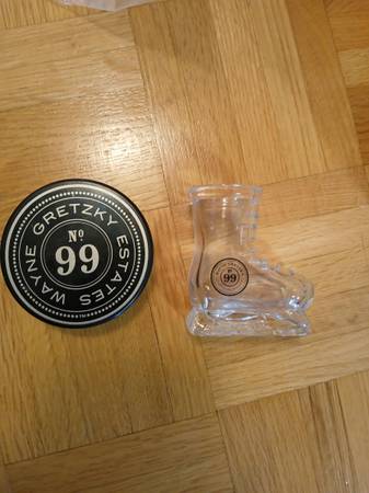 Wayne Gretzky Estates No.99 Collectible Hockey Puck/ Glass Skate 1