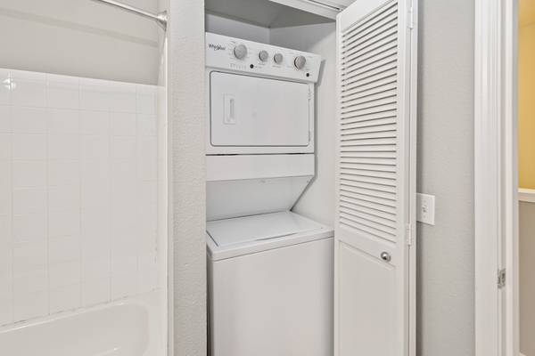 $2,945 / 2br - 1277ft2 - 🐶Treat Your Pup In Our Pet Spa! Attached 2-Car Garage! Free Rent!🐶 (1525 Rock Creek Ridge, North Bend, WA)63948084372226124