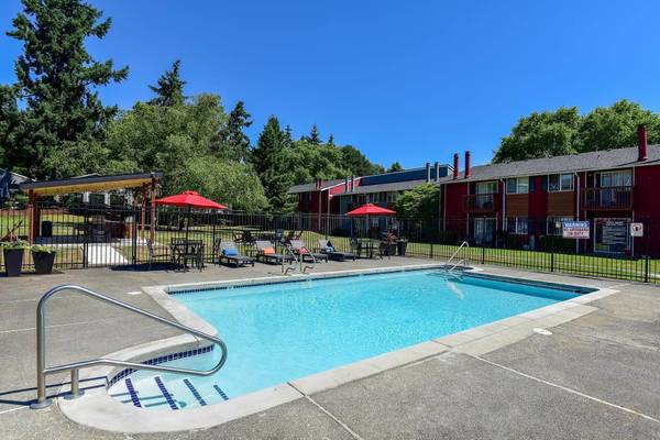 $2.397 / 3br - 1105ft2 - Piscina exterior estacional, estufa eléctrica, armarios grandes (3231 S 204th St, SeaTac, WA)63688425158017122
