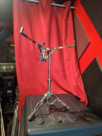 SNARE DRUM STAND 1