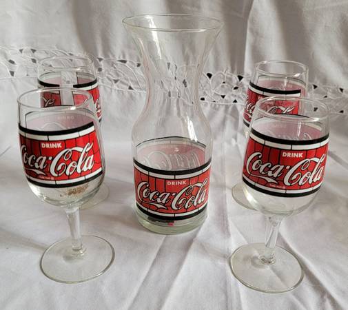 Coca-Cola Wine Carafe with 4 Matching Glasses 1