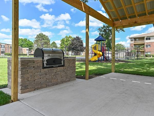 $1,660 / 2br - 978ft2 - 2 Bedroom Available Soon!! (Waukegan, IL 60087)63774346482305124
