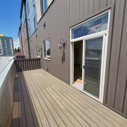 🌞  Bright WorkSpace w/ Private Deck & Water Hookup in Ballard 🌞 1